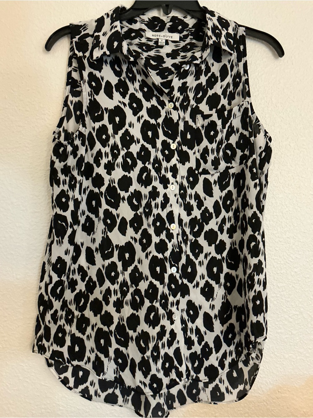 Rose & Olive Black White Leopard Print Sleeveless Button Up Blouse S